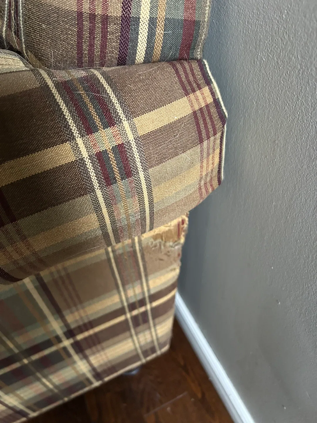 Plaid Patterned Sofa image indicator(4)