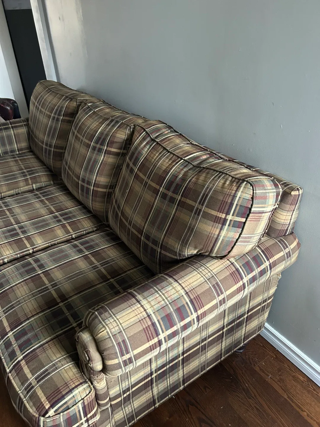 Plaid Patterned Sofa image indicator(5)