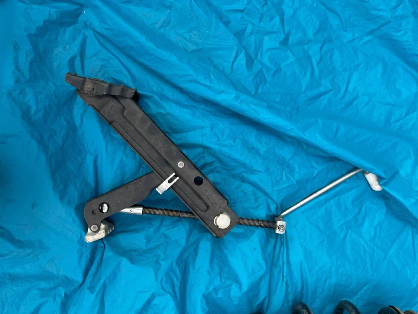 BMW E46 front struts. Still working fine image indicator(6)