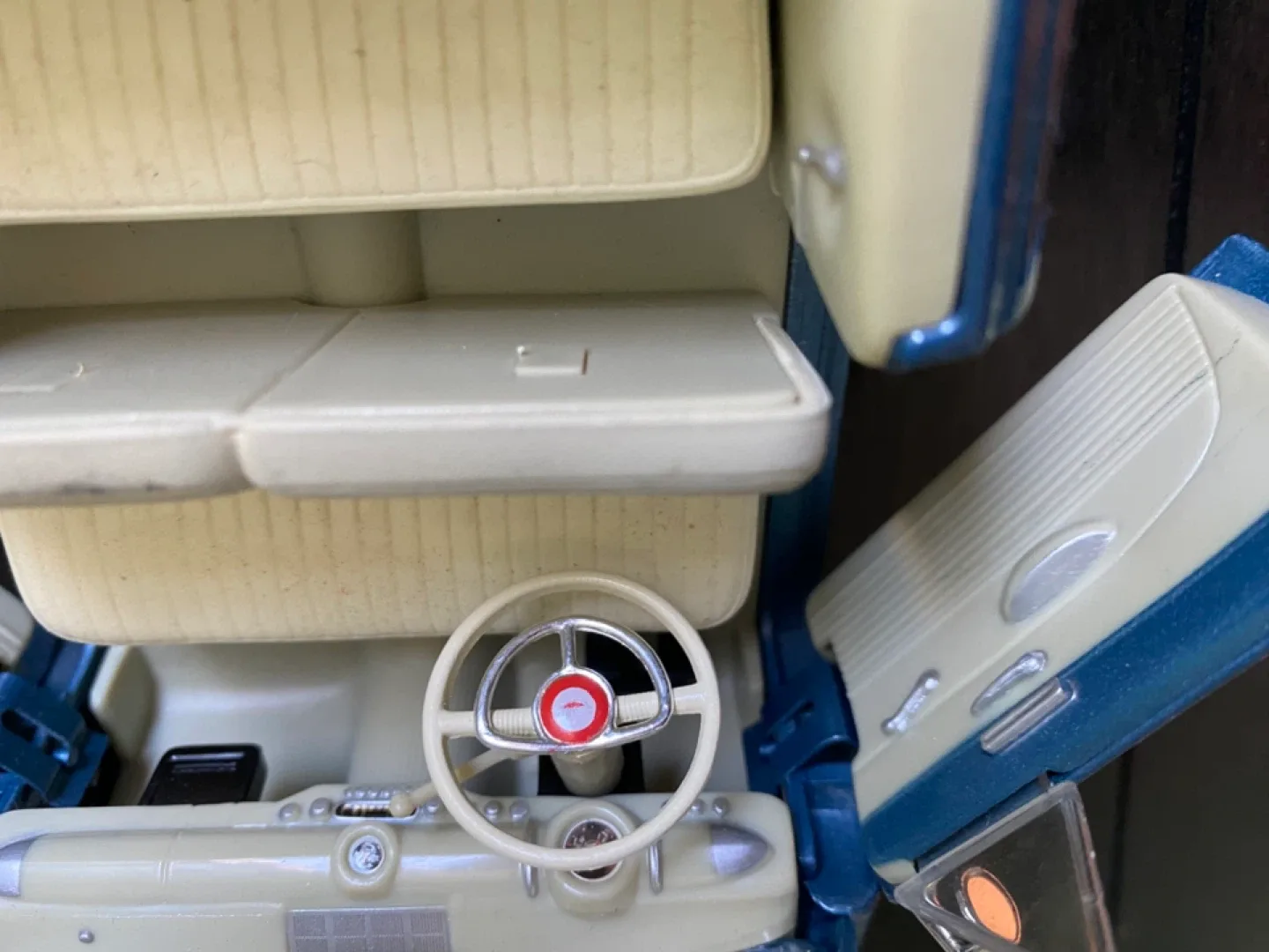 Ford 1949 Convertible Diecast Model Car image indicator(4)