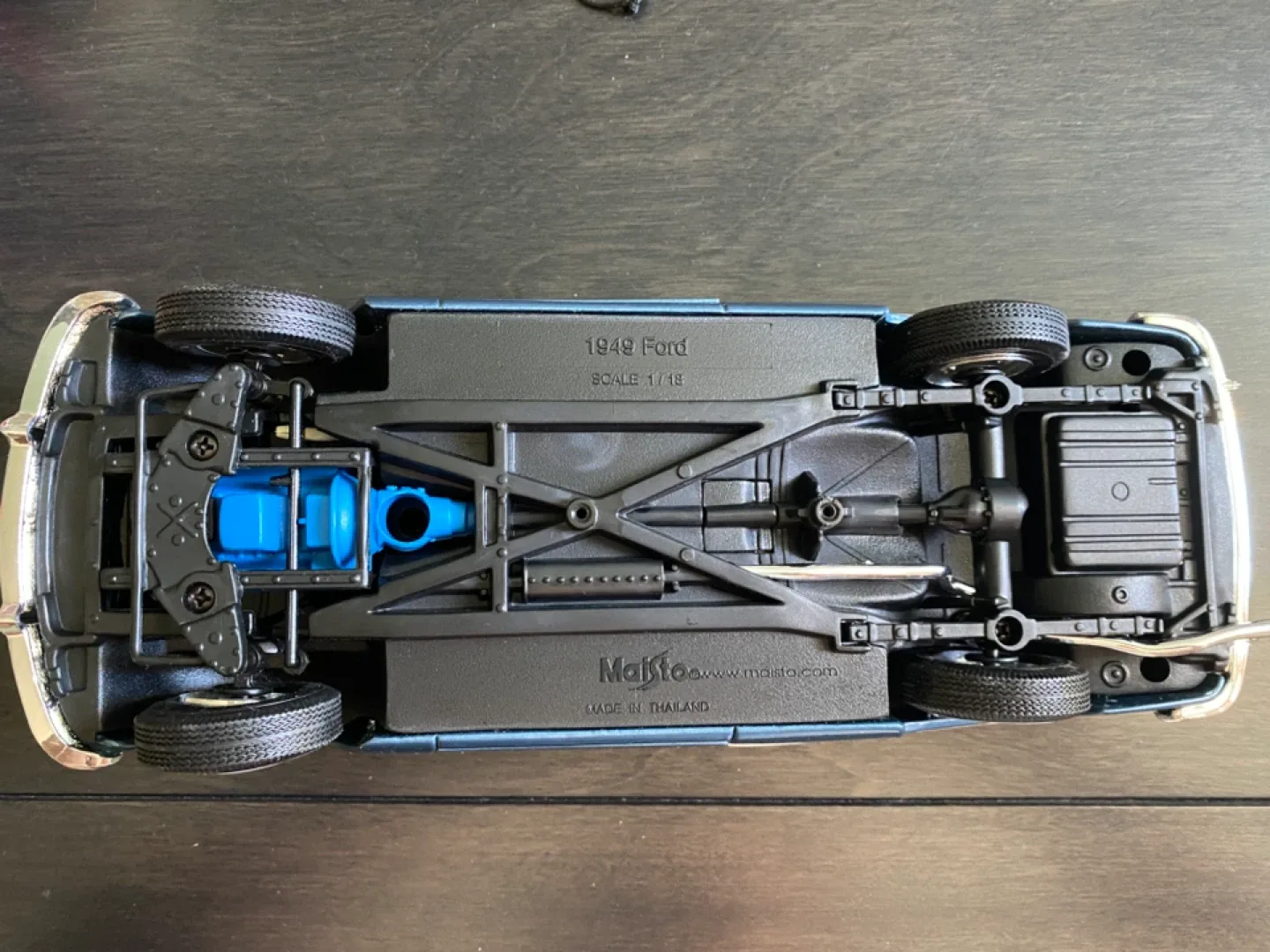 Ford 1949 Convertible Diecast Model Car image indicator(8)