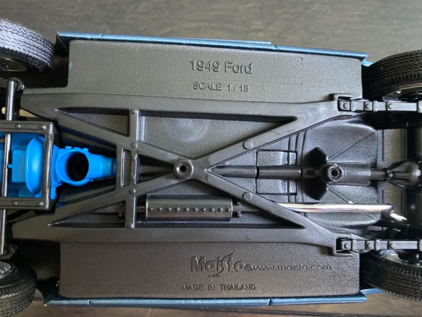 Ford 1949 Convertible Diecast Model Car image indicator(9)