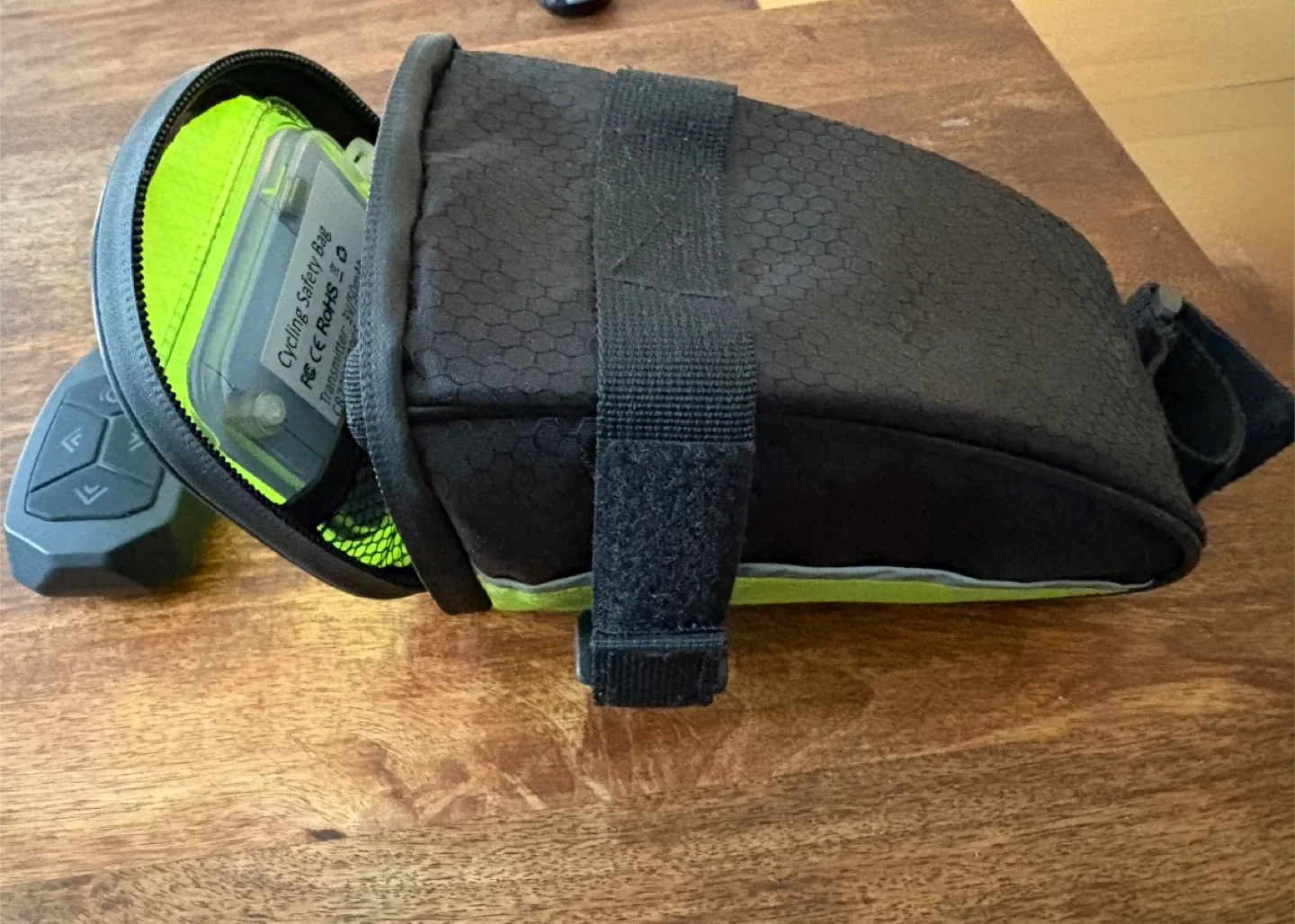 Cycling Safety Bag with Remote Control image indicator(2)