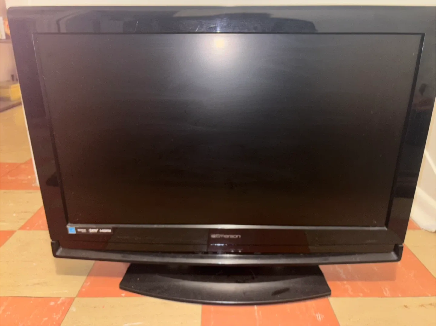 Emerson LC260EM1 26" Television