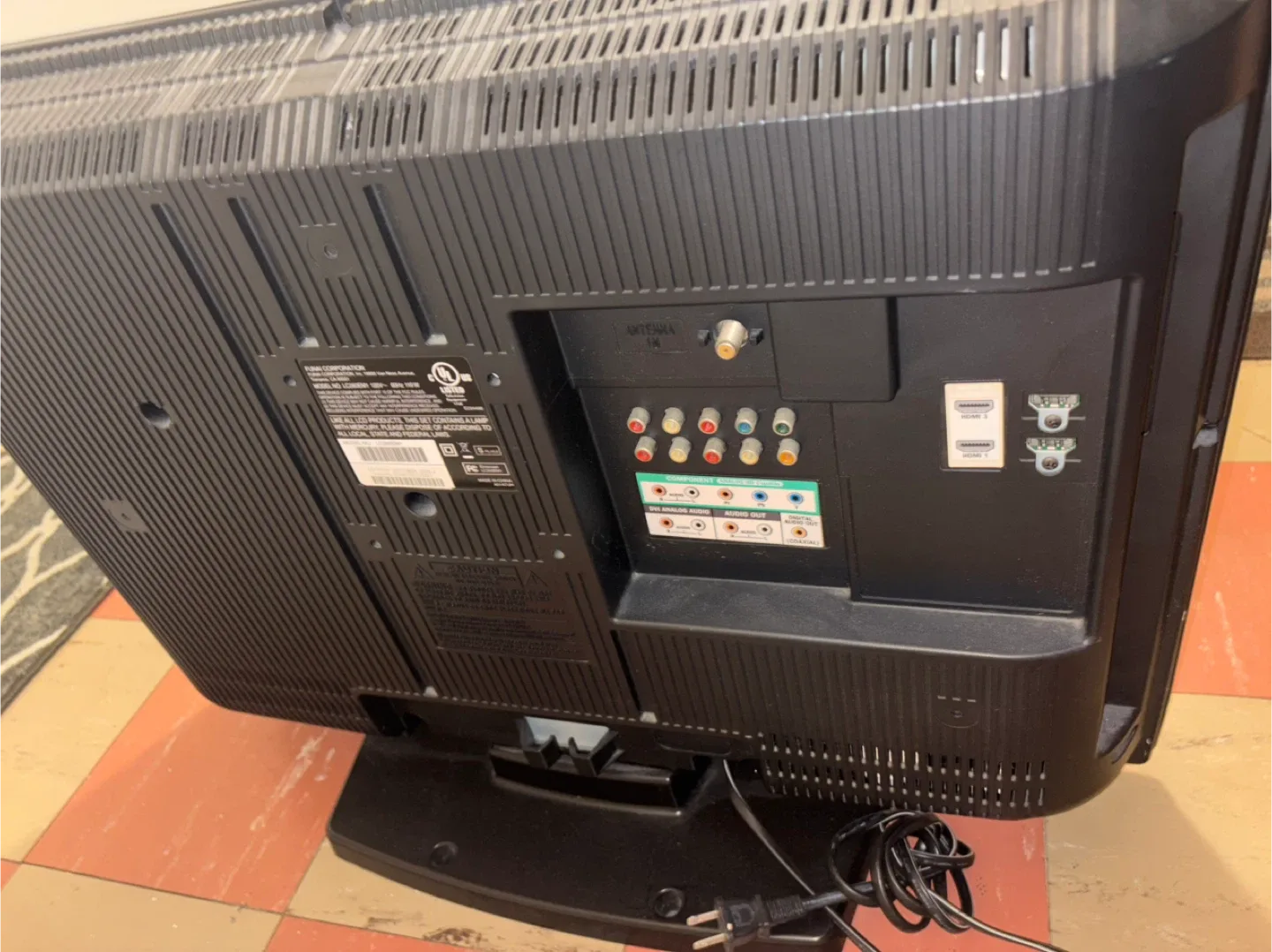 Emerson LC260EM1 26" Television image indicator(3)