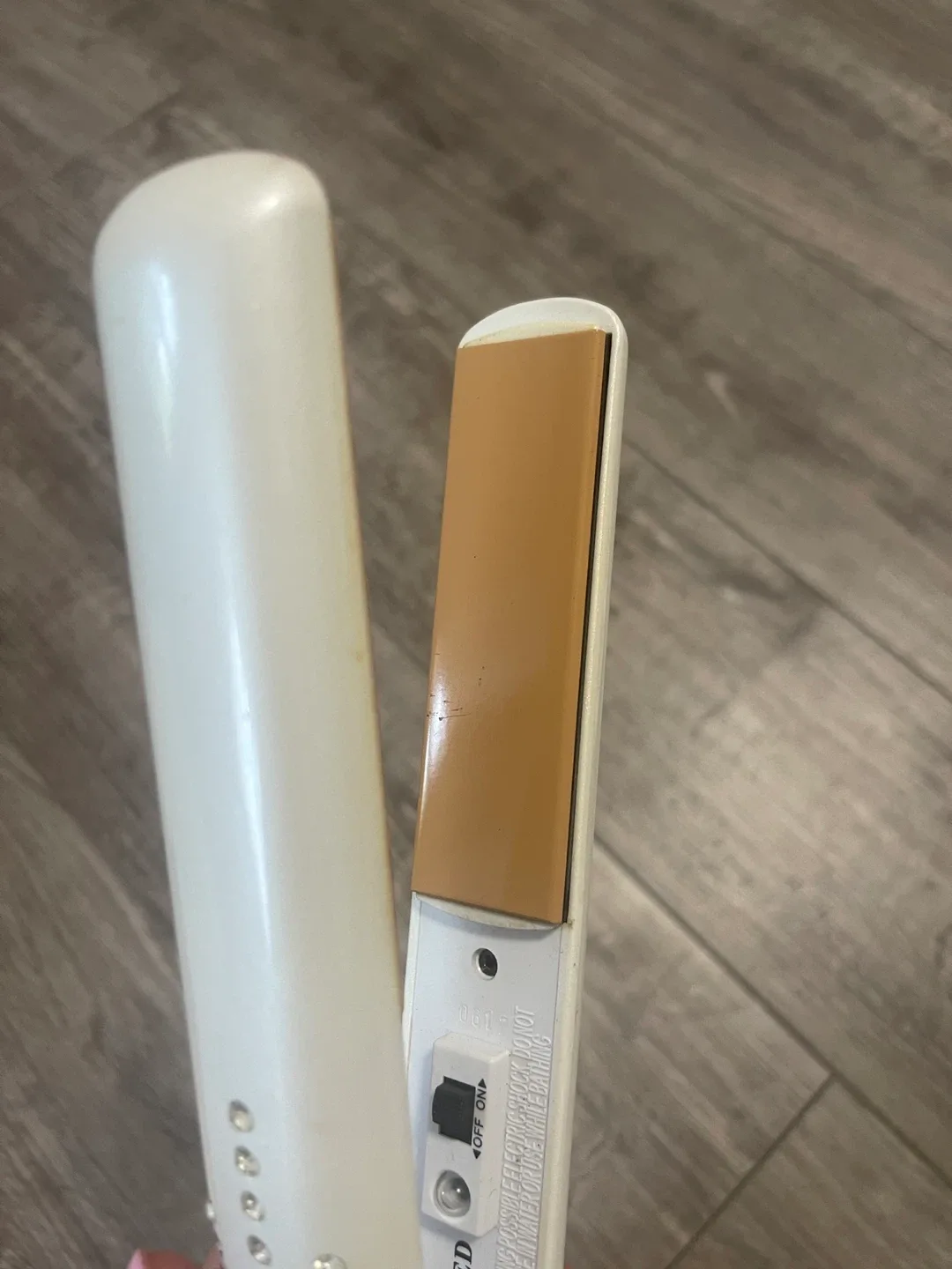 CHI White Flat Iron with Rhinestones image indicator(5)