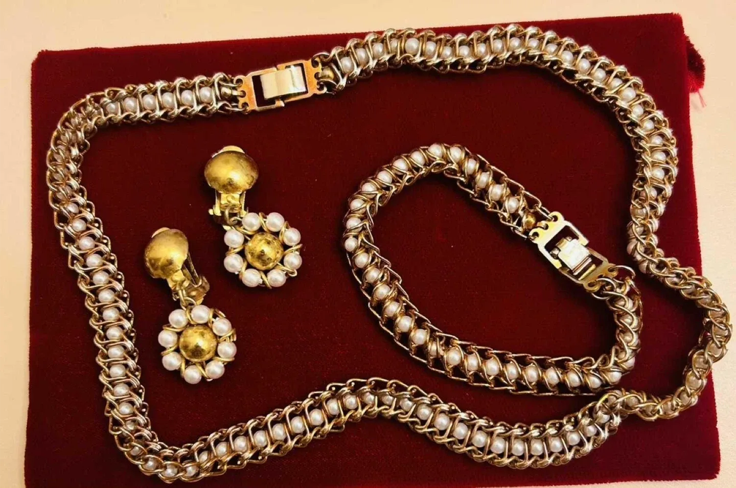 Vintage Pearl & Gold Tone Jewellery Set