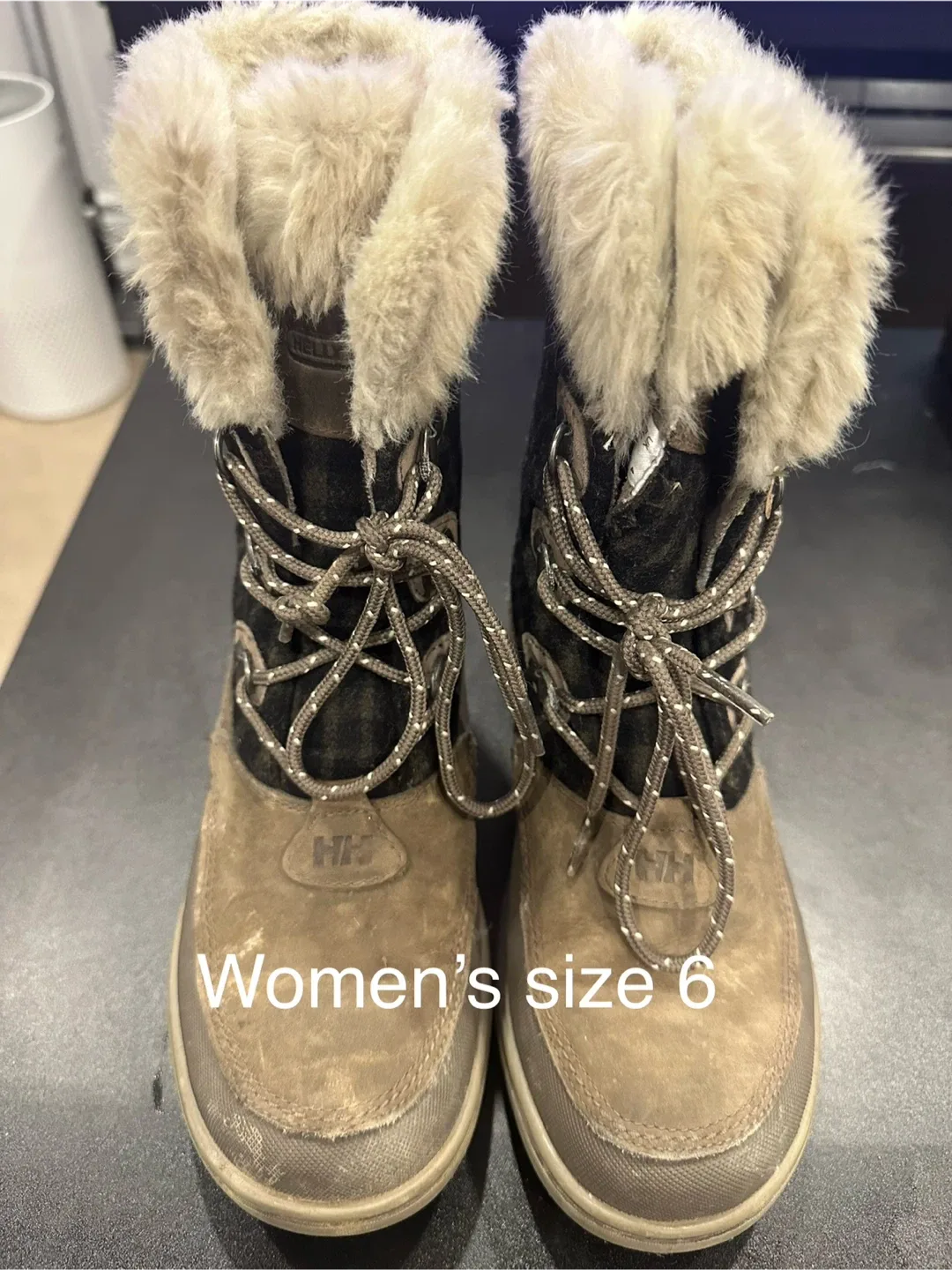 Lot of women’s shoes with sizes and prices image indicator(2)