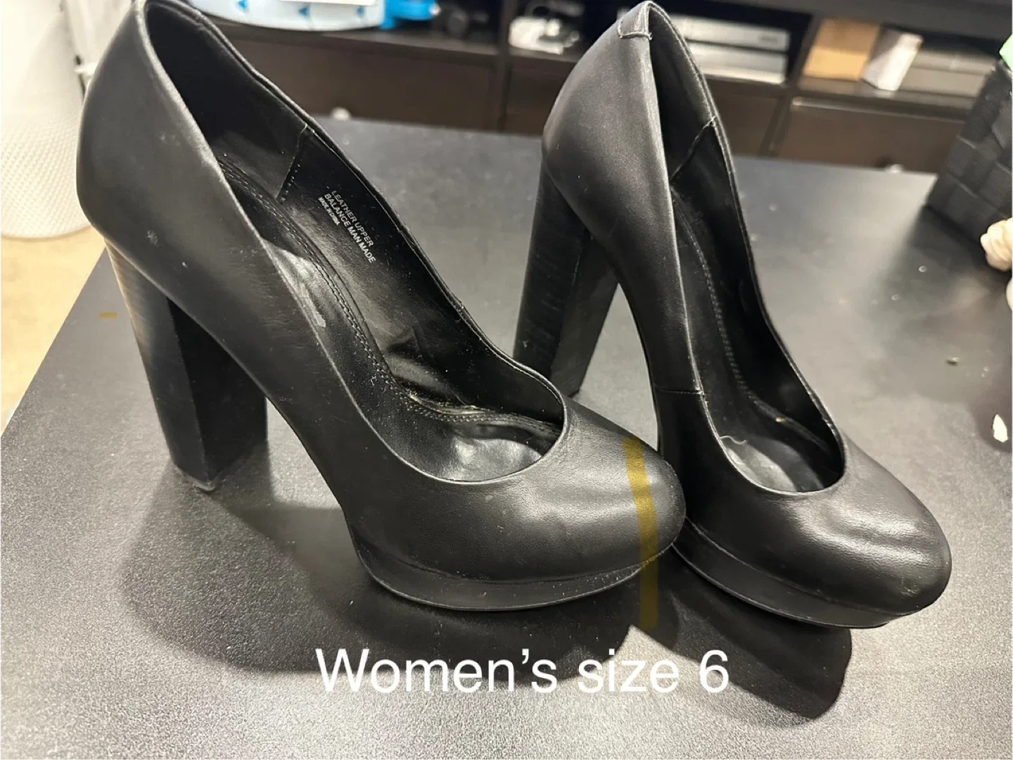 Lot of women’s shoes with sizes and prices image indicator(7)