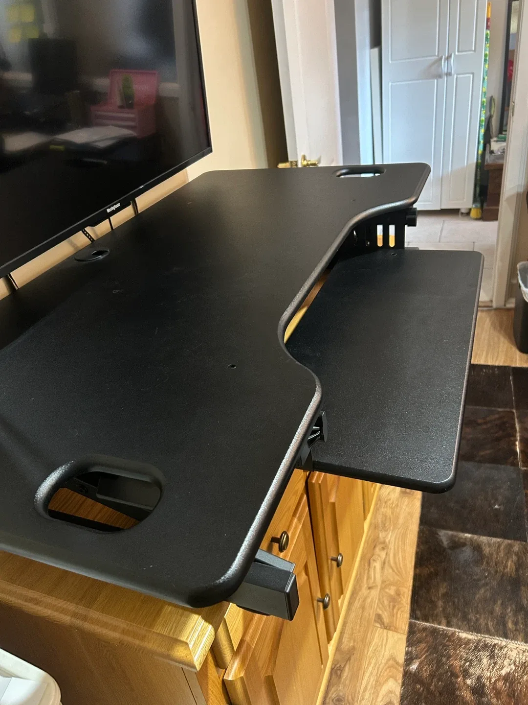 Rocelco EADR Adjustable Standing Desk Riser - Black image indicator(2)