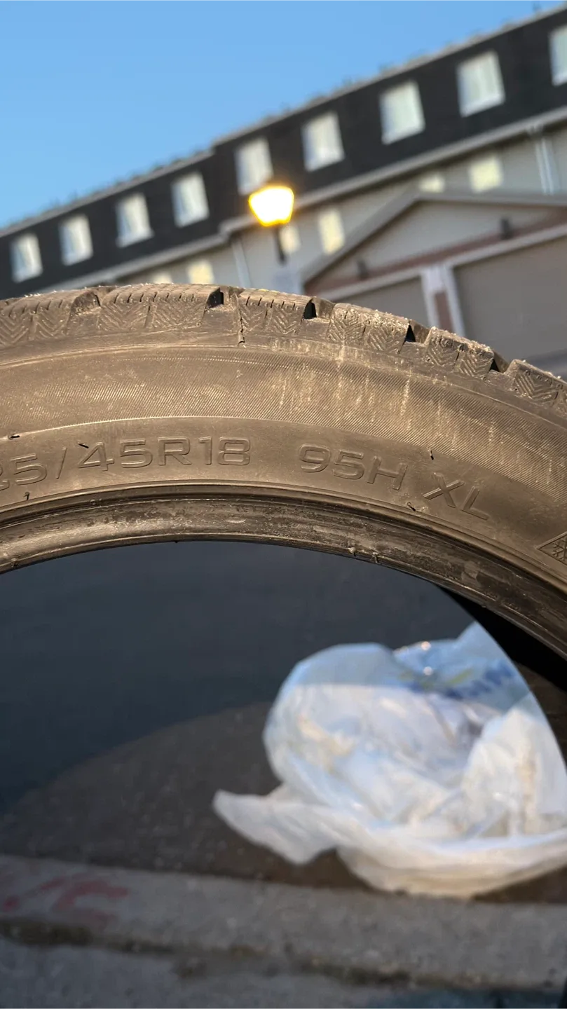 Haida 225/45R18 95H XL Winter Tire(4 tires) image indicator(2)
