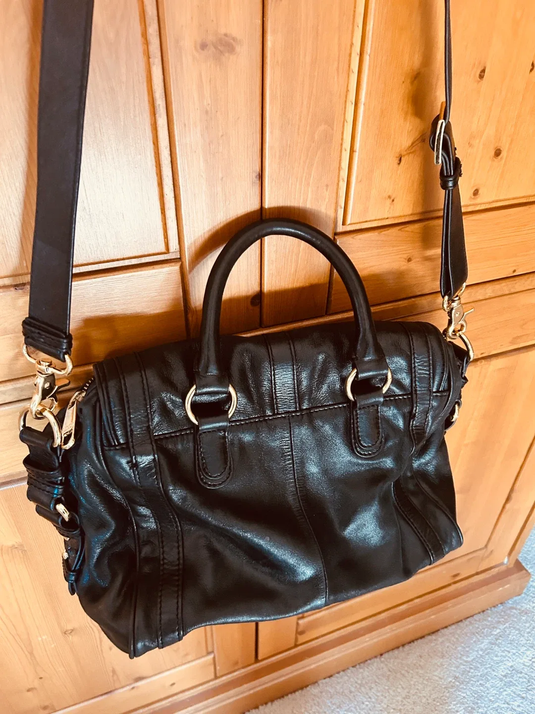 Badgley Mischka Black Leather handbag purse w crossbody strap image indicator(3)