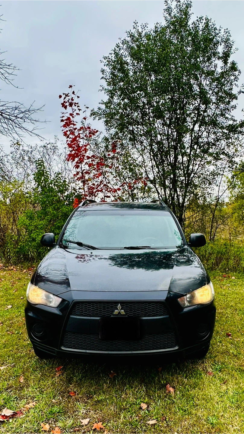 Black Mitsubishi Outlander SUV