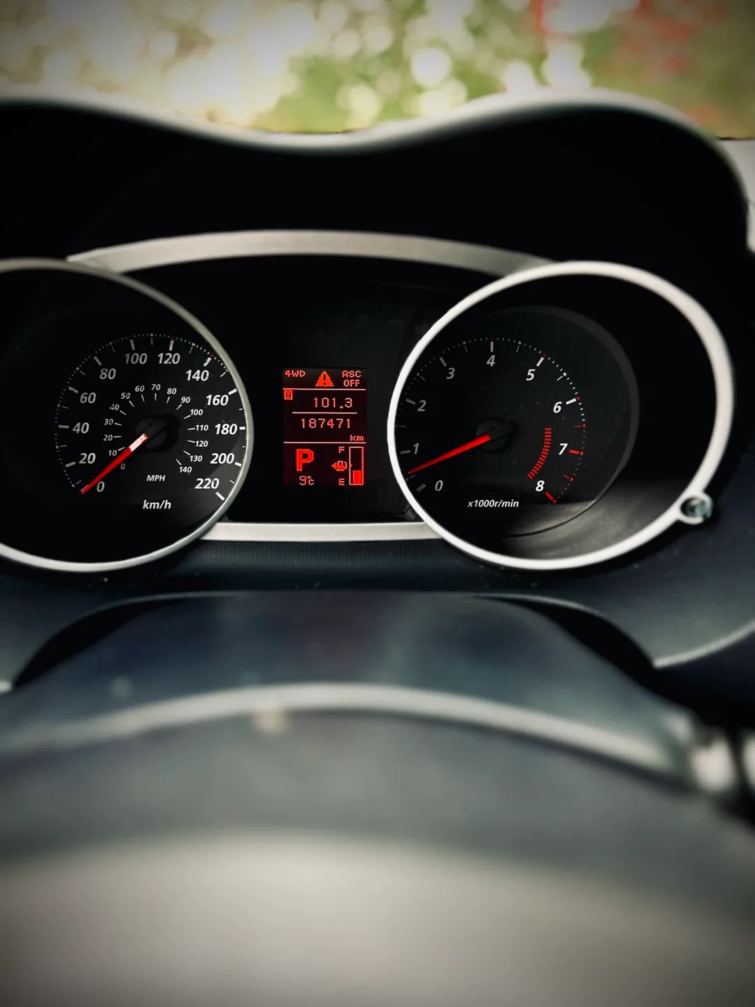 Black Mitsubishi Outlander SUV image indicator(10)