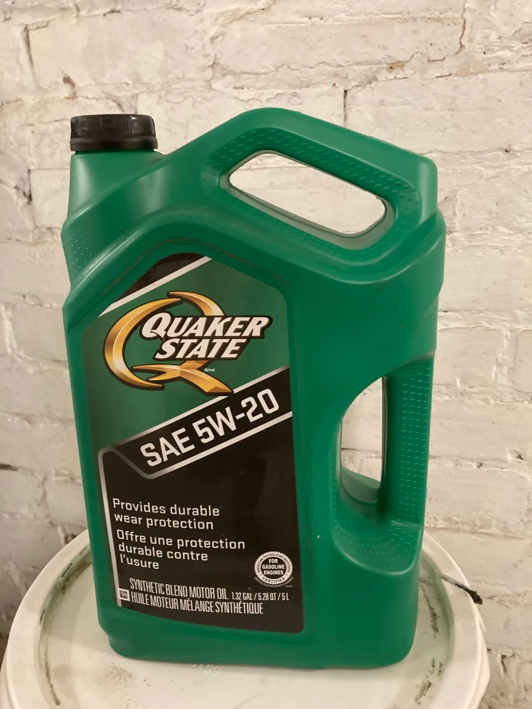 Quaker State SAE 5W-20 Synthetic Blend Motor Oil thumbnail