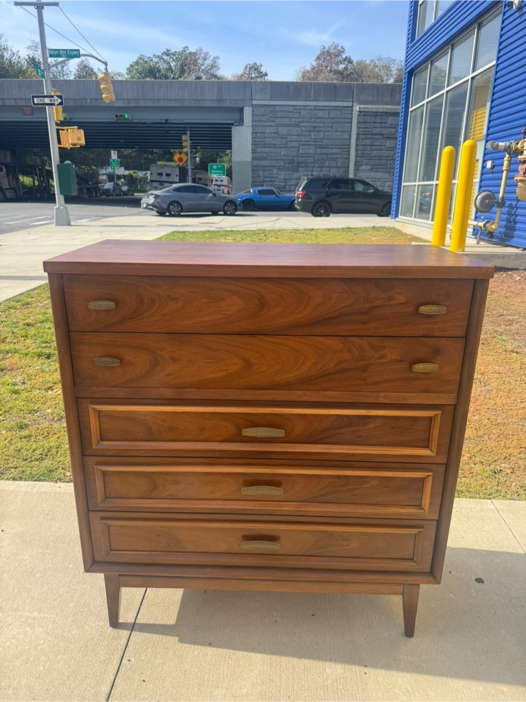 Free delivery Vintage dresser