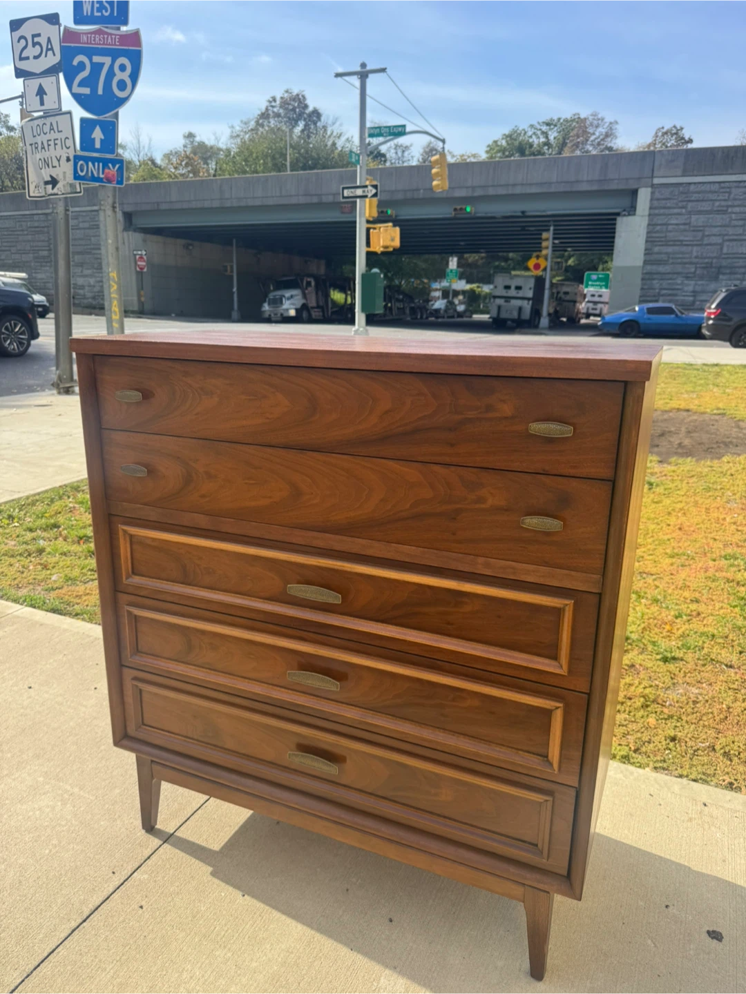 Free delivery Vintage dresser - photo 2