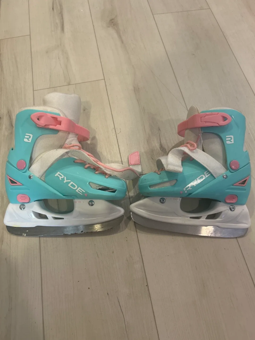 Ryde Adjustable Ice Skates - Size Y12/Y2 thumbnail