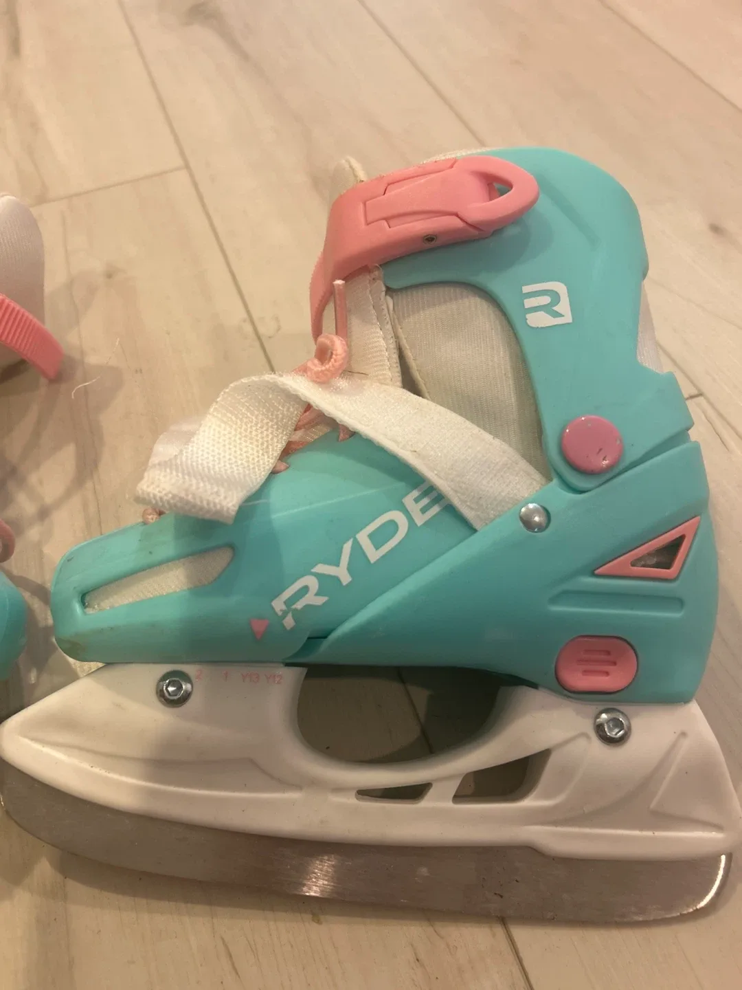 Ryde Adjustable Ice Skates - Size Y12/Y2 image indicator(4)