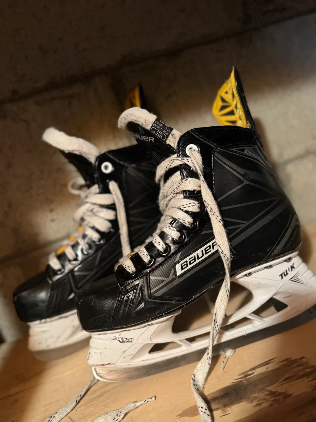 Bauer Hockey Skates - Size 5 thumbnail