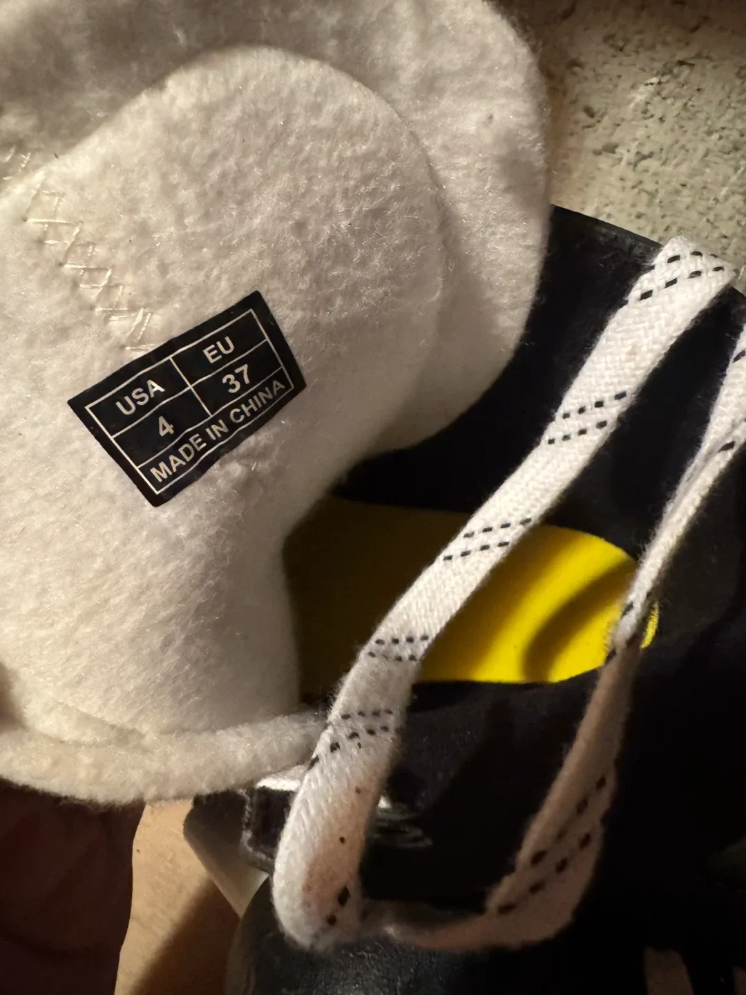 CCM 9040 Ice Skates - Size 4 image indicator(2)