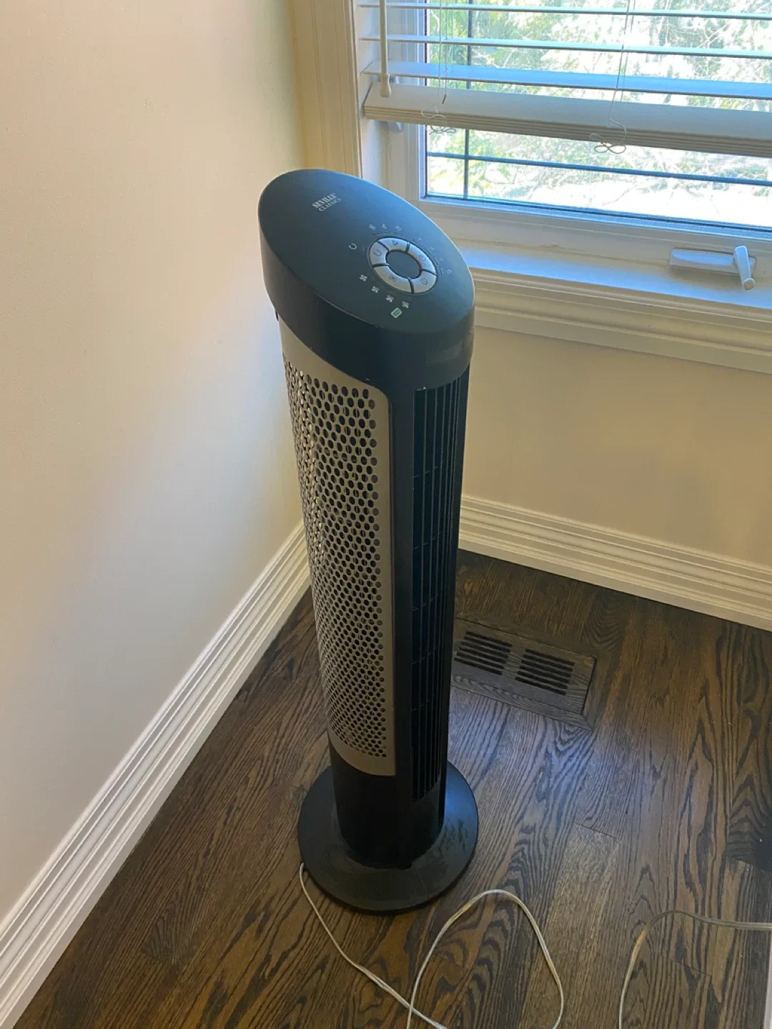 Seville Classics Tower Fan - Black image indicator(2)