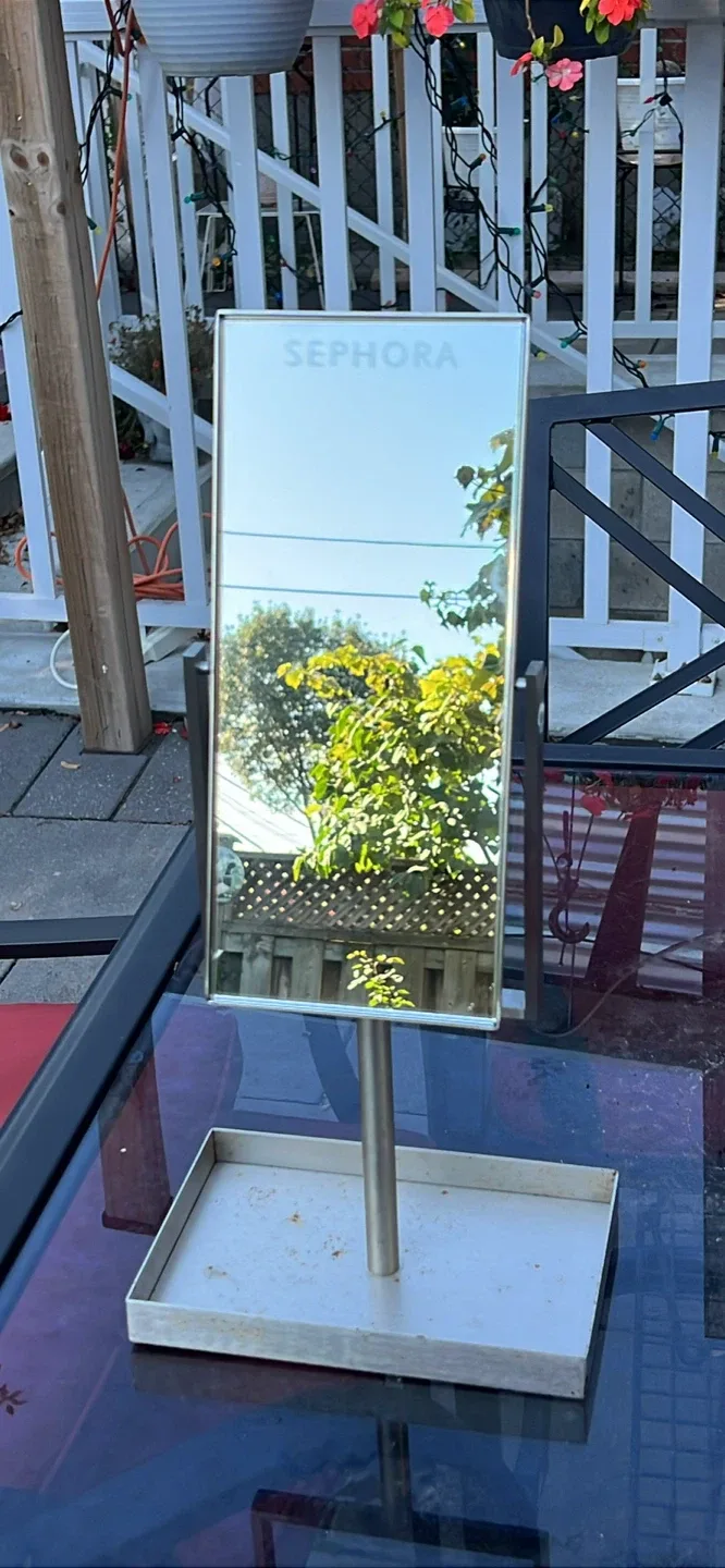 Sephora Standing Mirror image indicator(2)