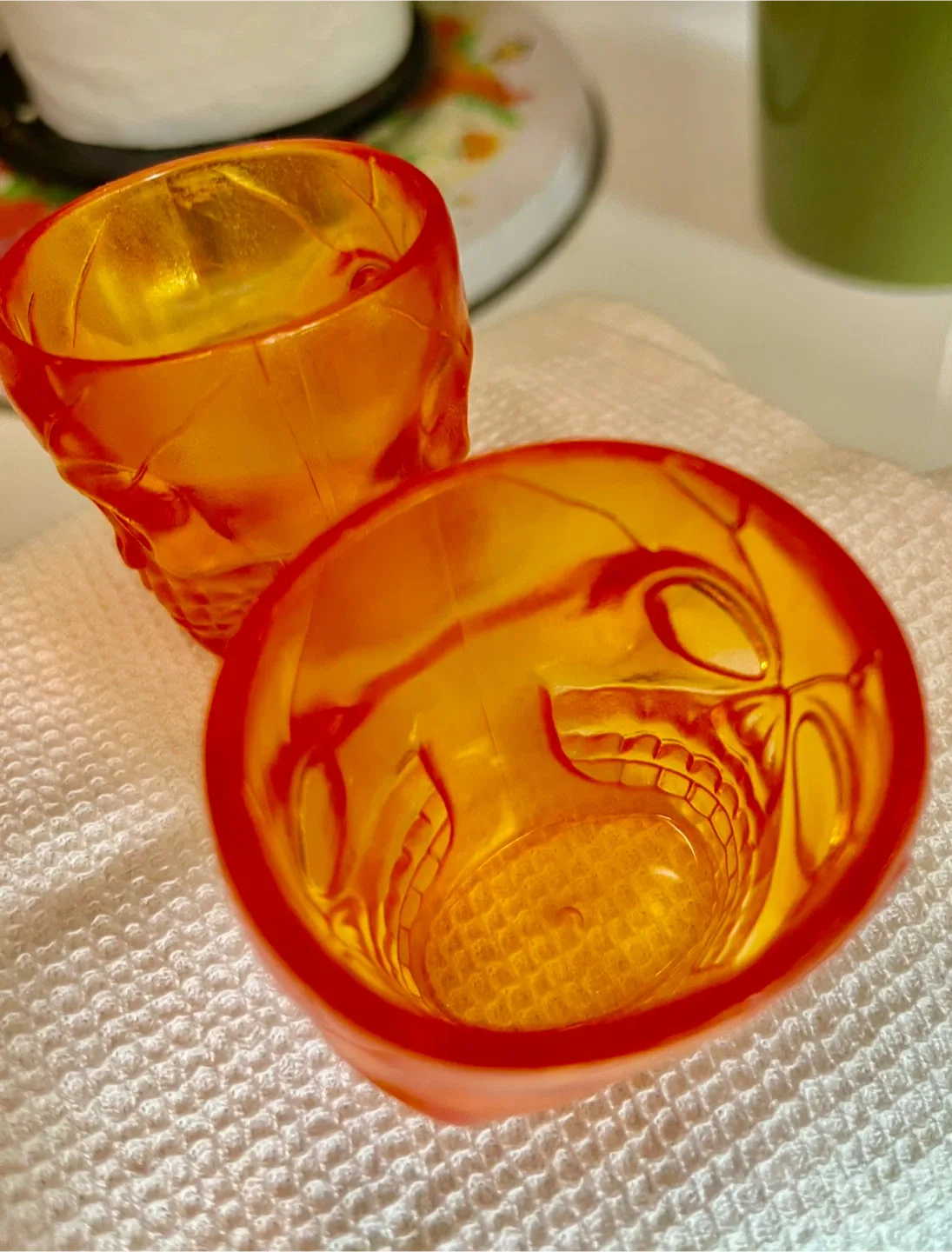 🥕 Skull Shot Glasses w Tea Lights - Set of 2 image indicator(3)