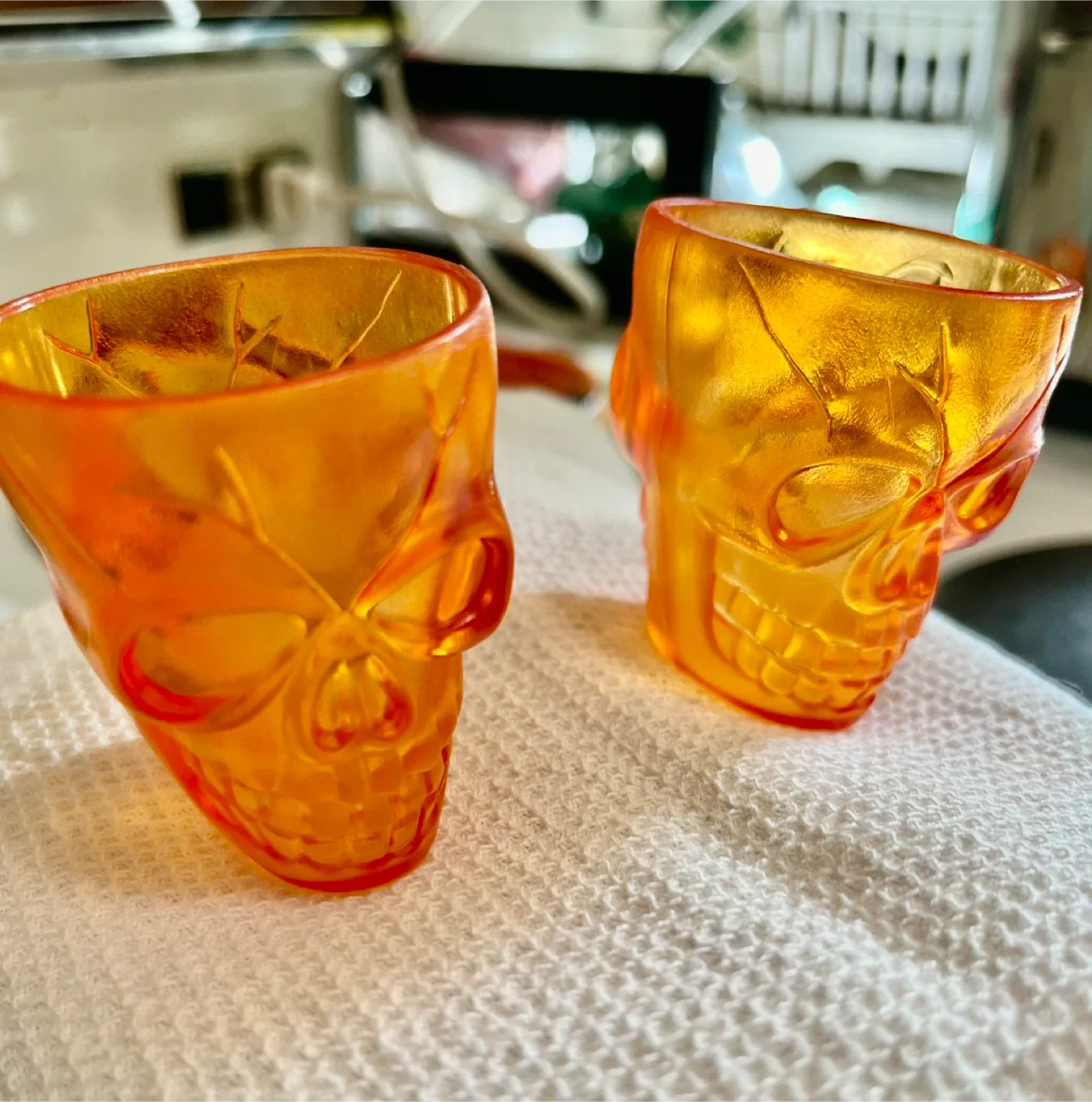 🥕 Skull Shot Glasses w Tea Lights - Set of 2 image indicator(4)