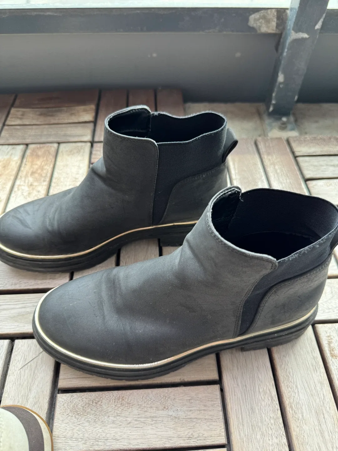 Mixed Lot of Shoes & Boots image indicator(2)