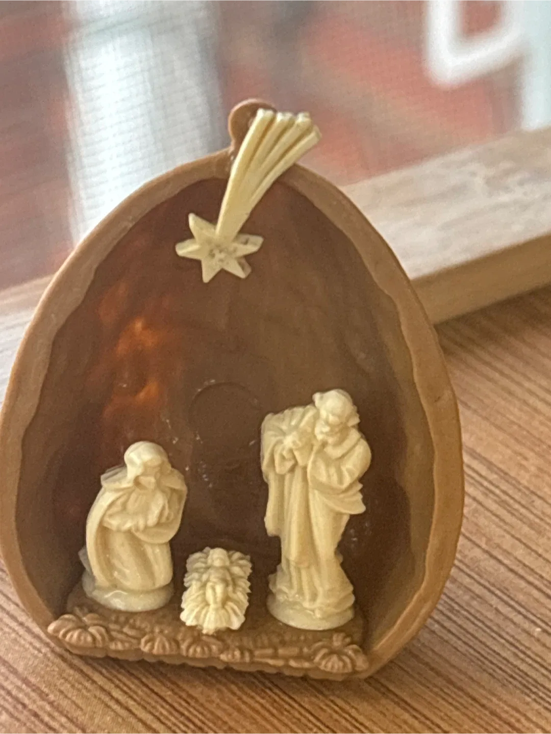 Nativity Scene in Walnut Shell 2” thumbnail