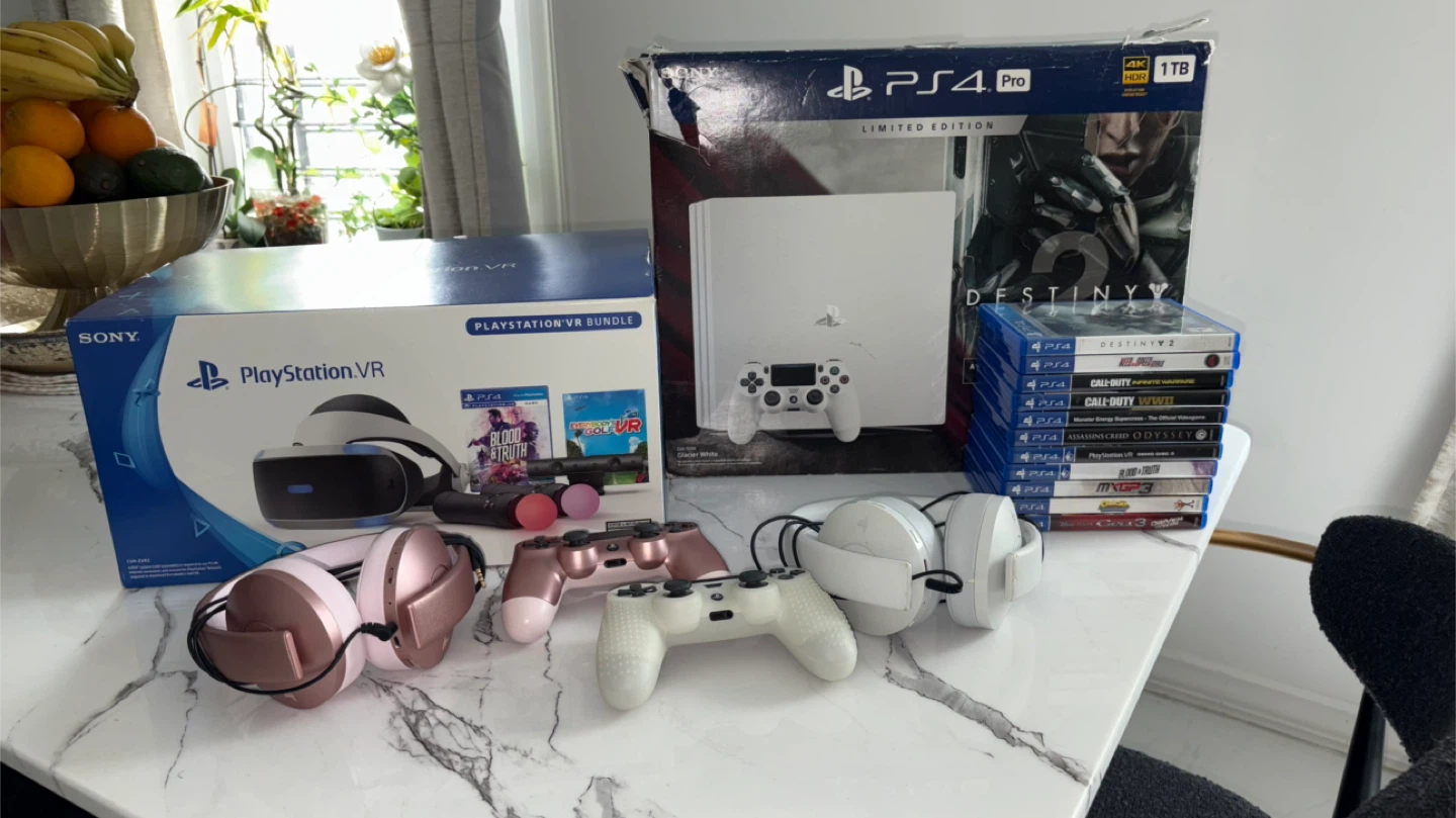 PlayStation VR Bundle + PS4 Pro Limited Edition
