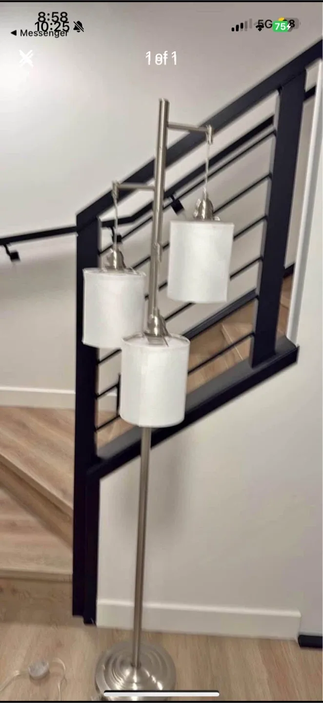 Modern 3-Light Floor Lamp – Elegant and Stylish!