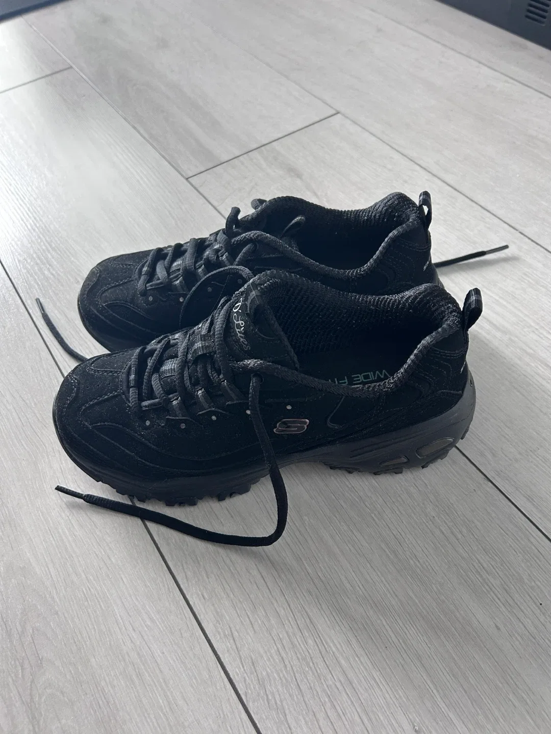 Skechers D'Lites Wide Fit Black image indicator(2)