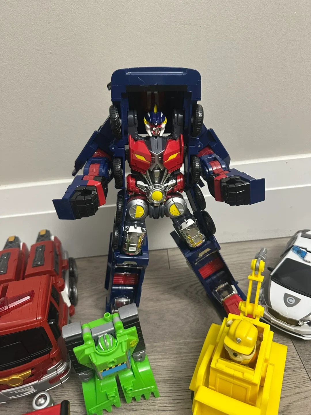 Mixed Lot of Toy Cars (some Transform) image indicator(2)