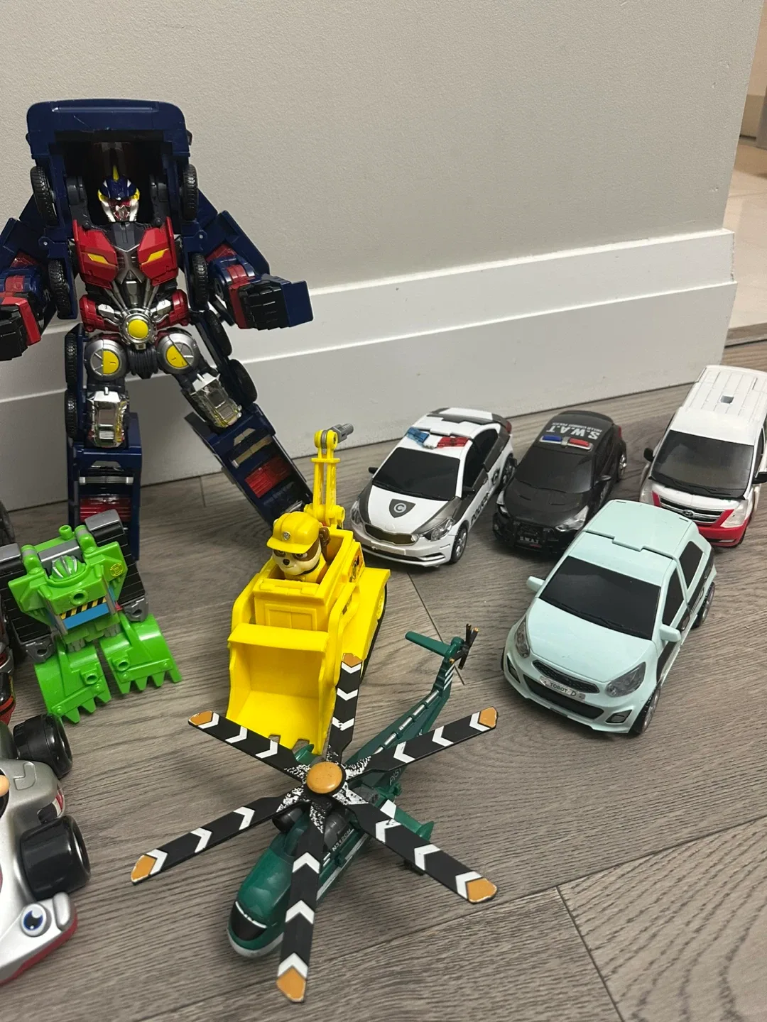 Mixed Lot of Toy Cars (some Transform) image indicator(3)
