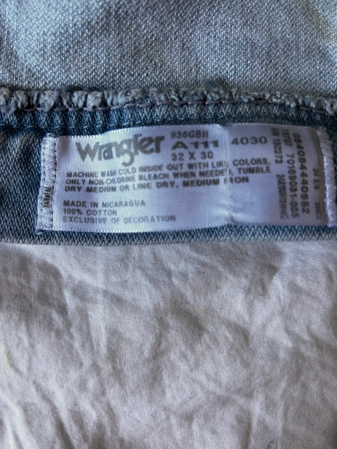 Wrangler A111 Jeans, Size 32x30 image indicator(2)