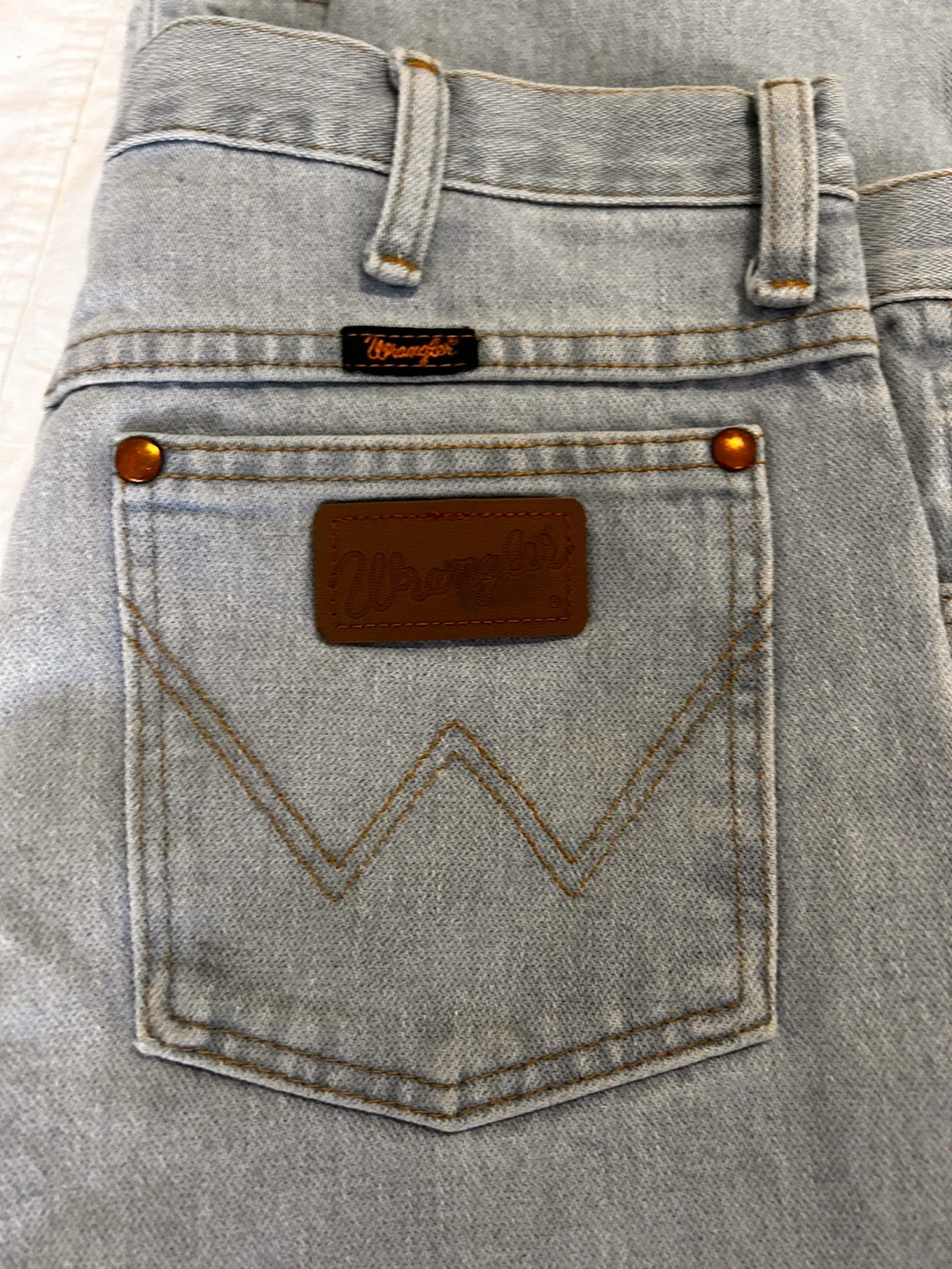 Wrangler A111 Jeans, Size 32x30 image indicator(4)