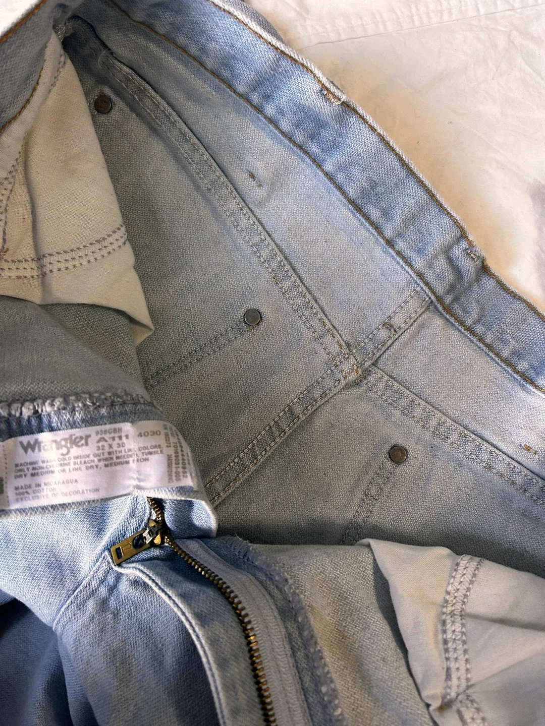 Wrangler A111 Jeans, Size 32x30 image indicator(6)