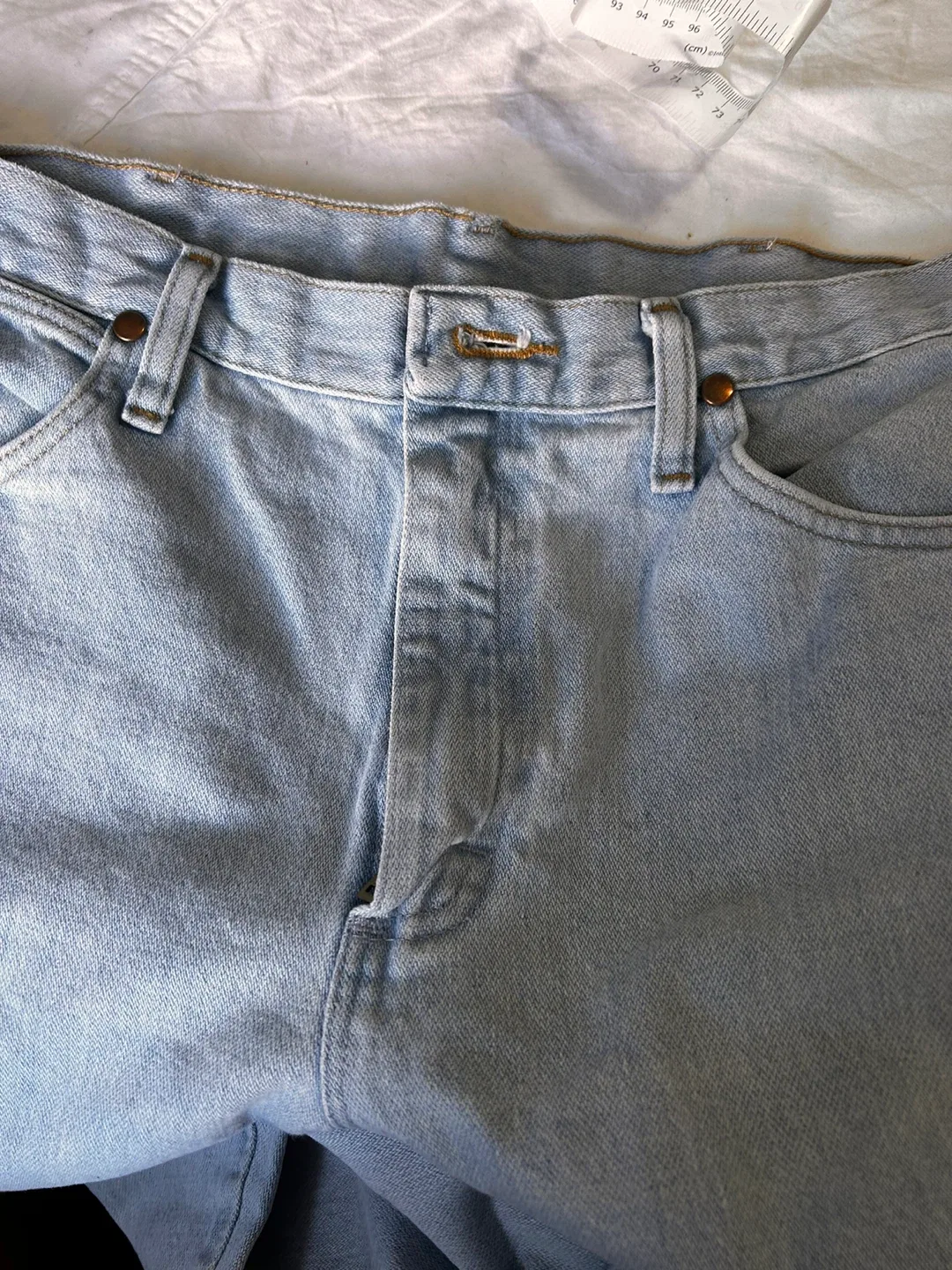 Wrangler A111 Jeans, Size 32x30 image indicator(3)