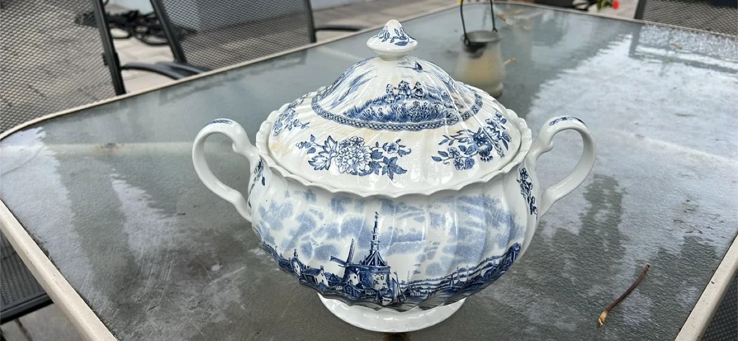 Vintage Blue & White Lidded Tureen thumbnail