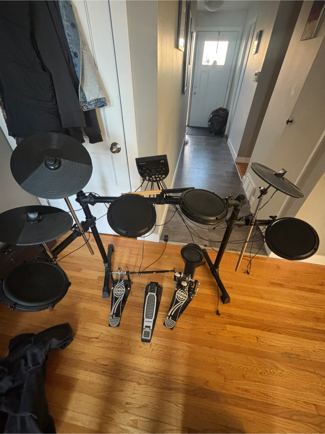Alesis DM6 Drum Module with Dixon Pedals