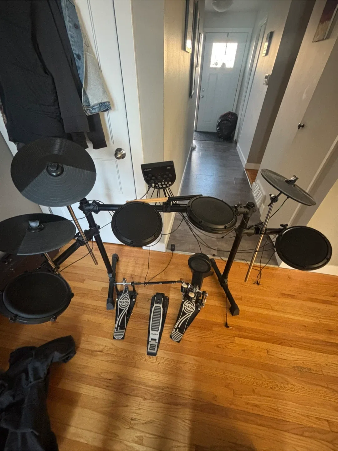 Alesis DM6 Drum Module with Dixon Pedals thumbnail