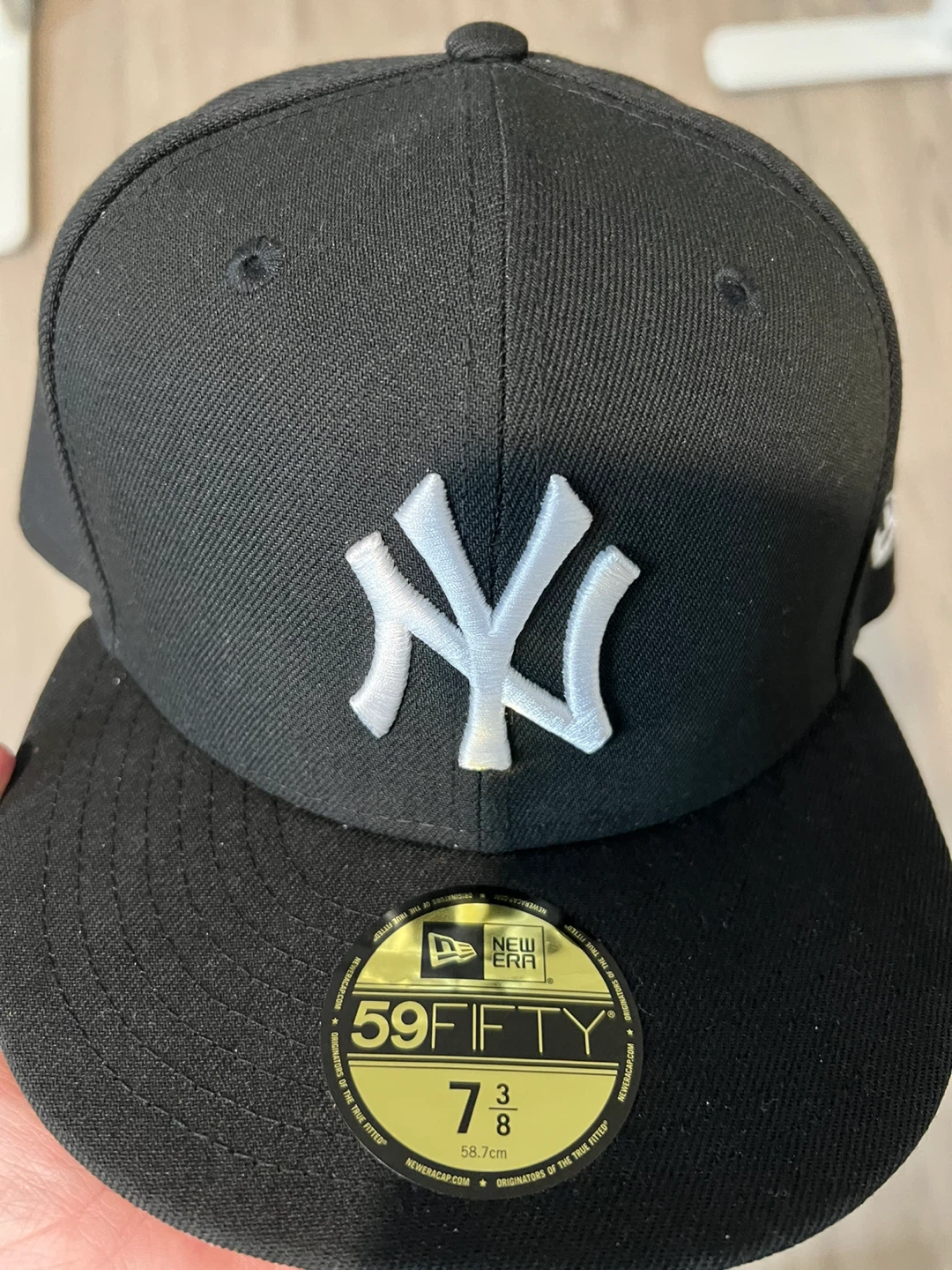 New Era NY Yankees 59FIFTY Hat - Size 7 3/8 - photo 2