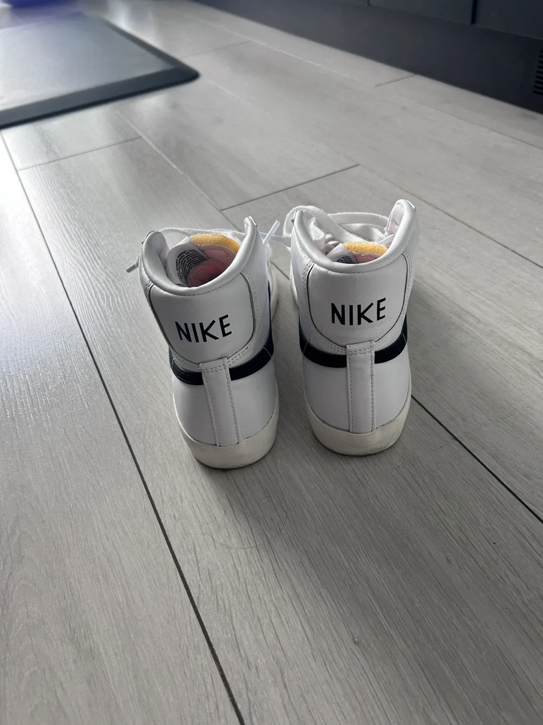 Nike Blazer Mid '77 High Top Sneakers image indicator(5)