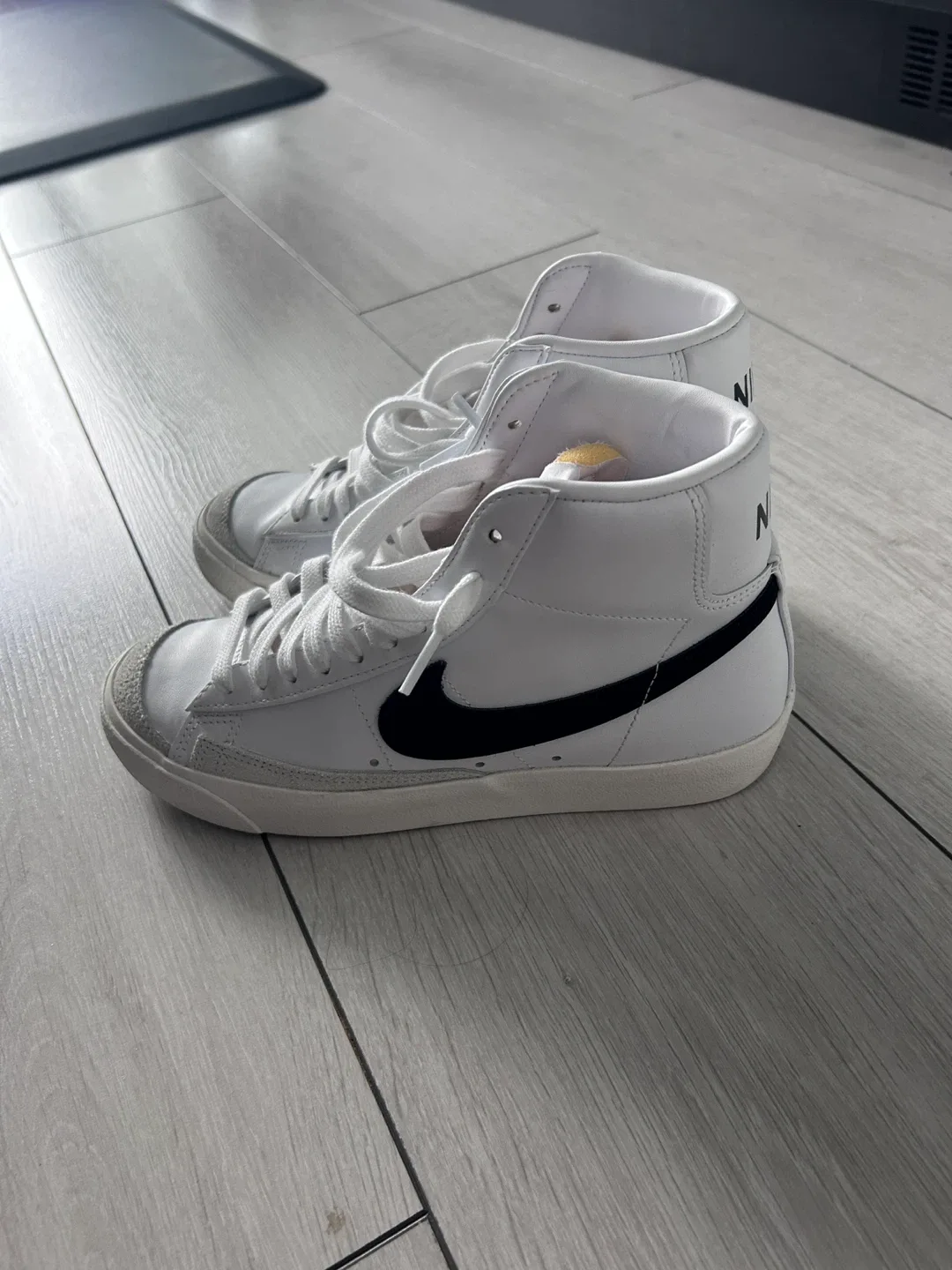 Nike Blazer Mid '77 High Top Sneakers image indicator(4)