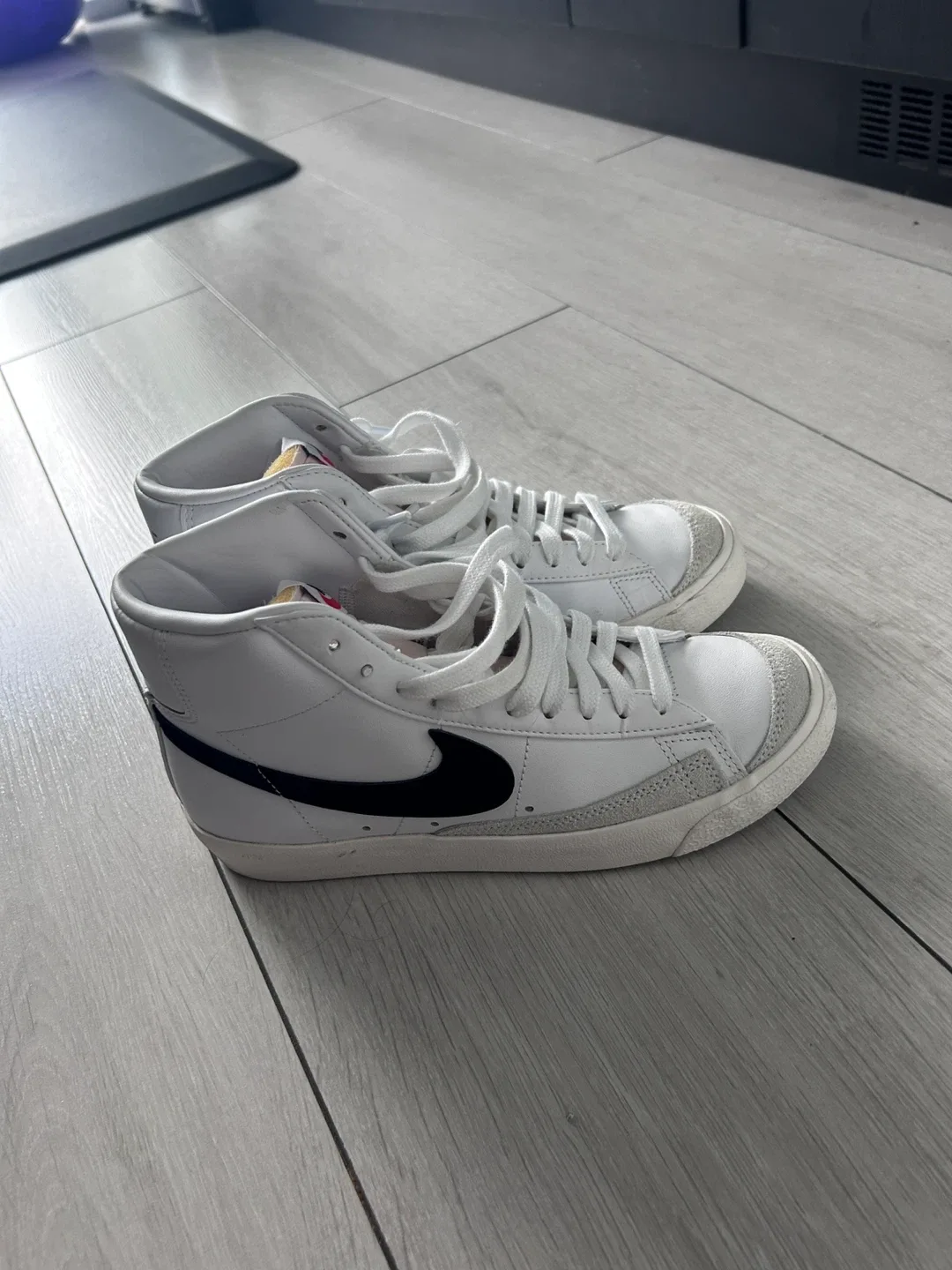 Nike Blazer Mid '77 High Top Sneakers image indicator(3)