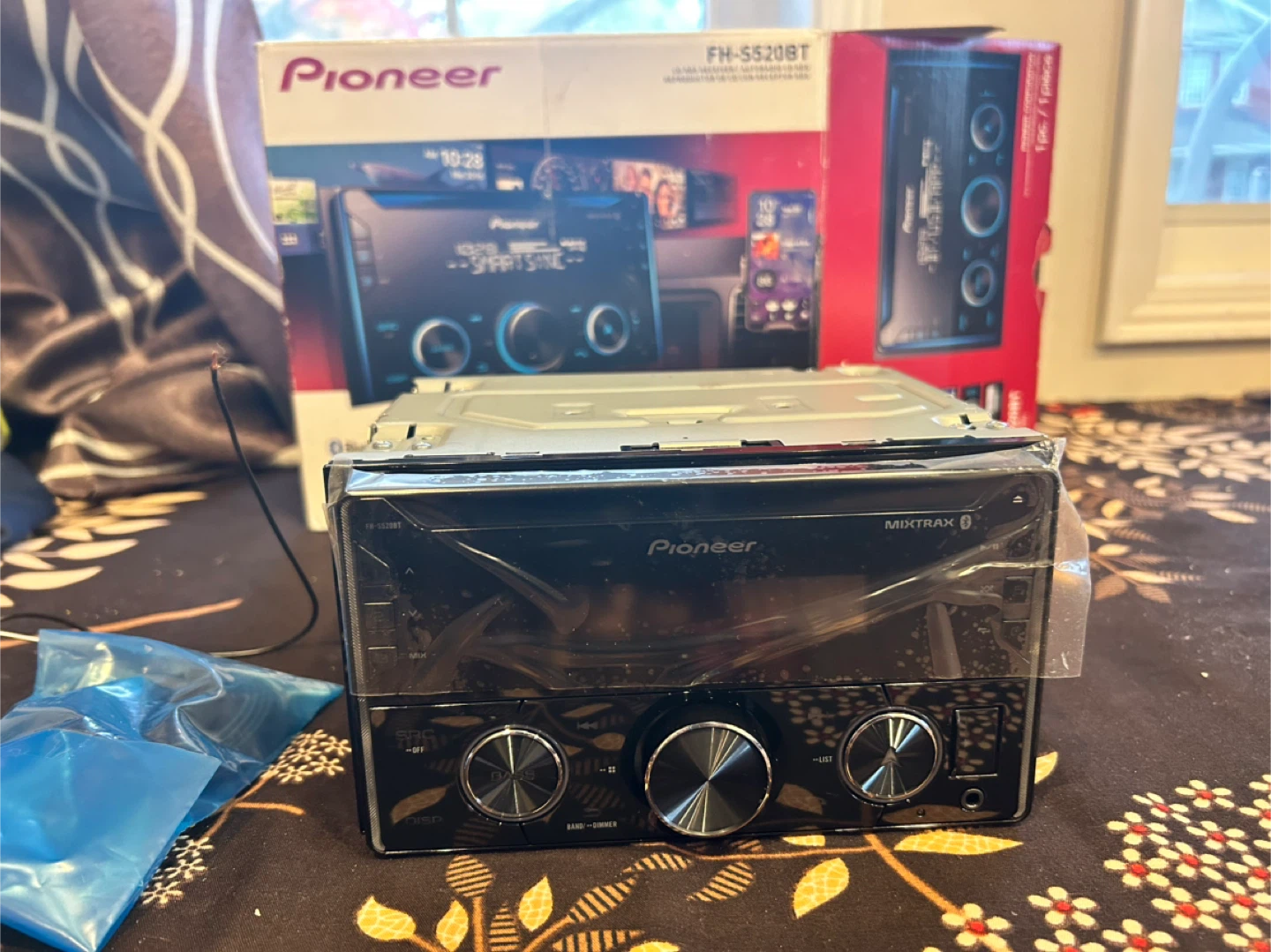 Pioneer FH-S520BT CD Receiver - Like New!