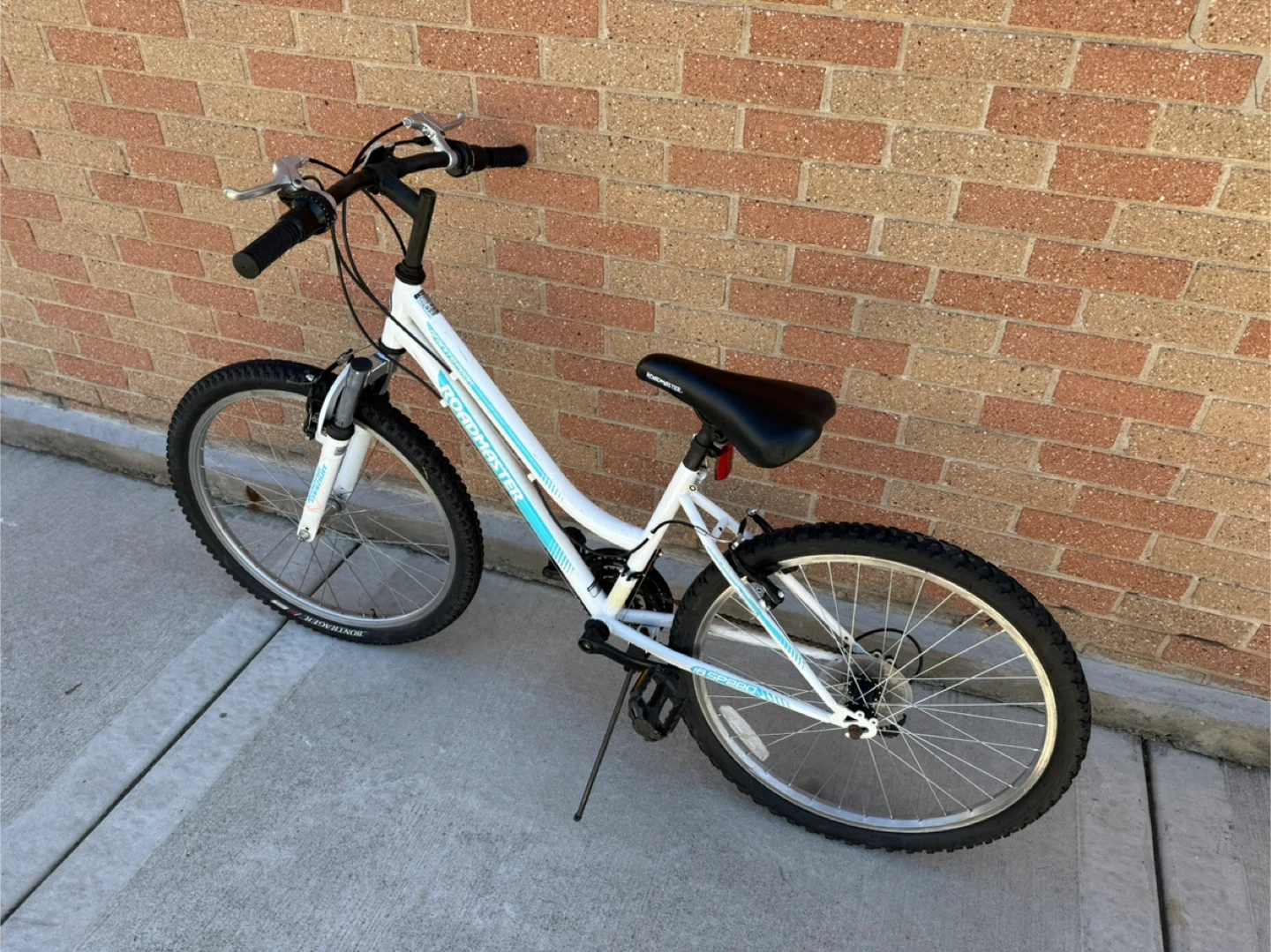Roadmaster Granite Peak Mountain Bike - White/Blue - photo 2
