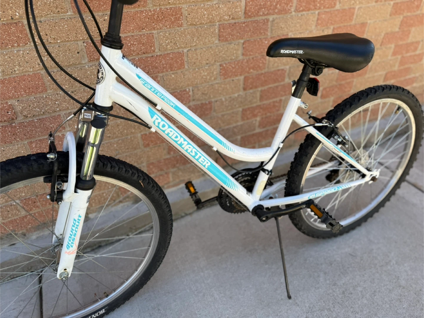 Roadmaster Granite Peak Mountain Bike - White/Blue - photo 4